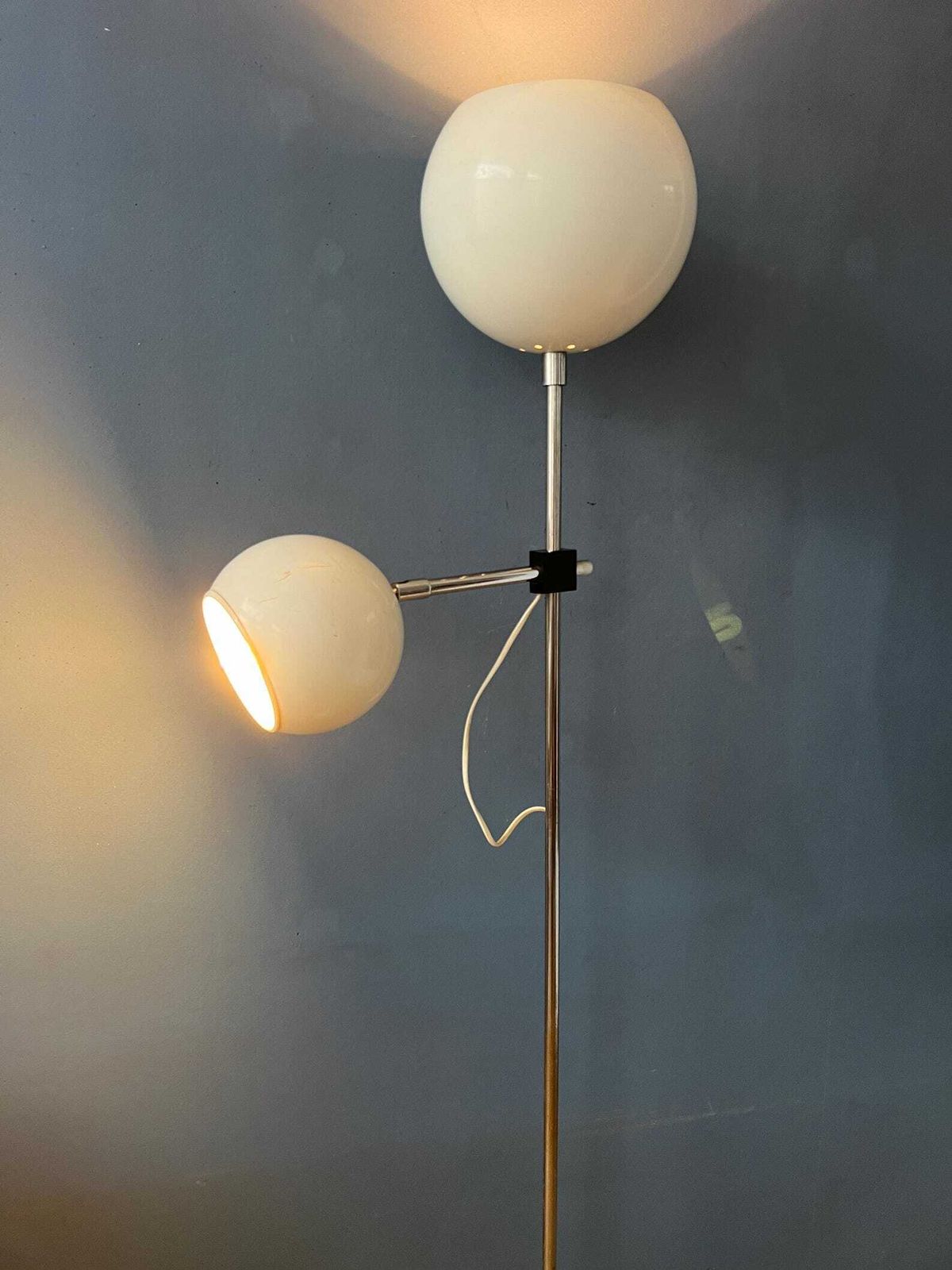 White Mid Century Space Age Eyeball Floor Lamp photo Lighting