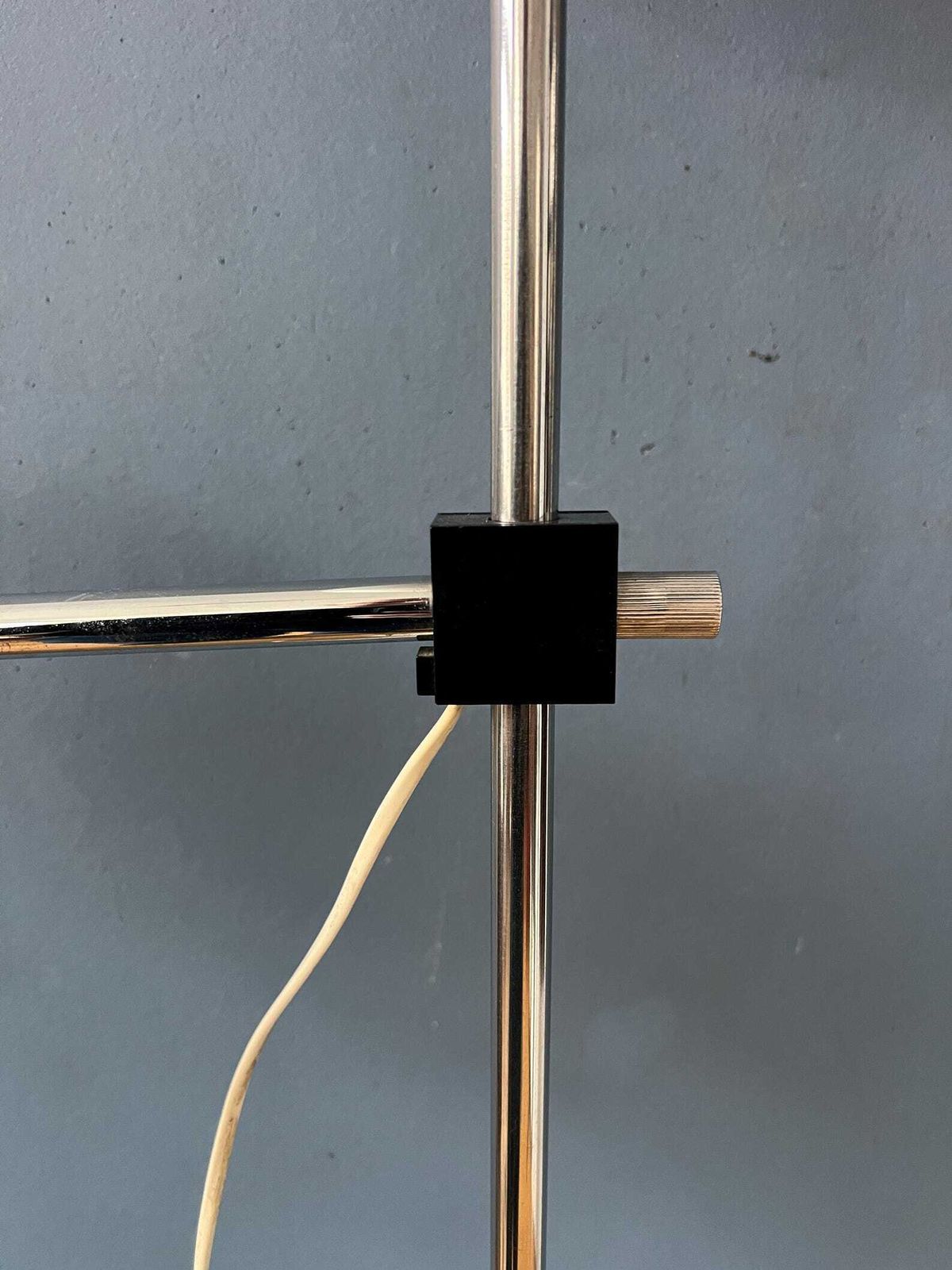 photo vinterior White Mid Century Space Age Eyeball Floor Lamp