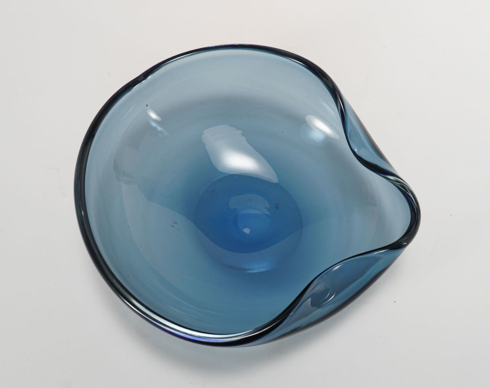Seguso Vetri D'arte Flavio Poli – Vintage Murano Glass Crimped Blue Bowl Label photo for sale