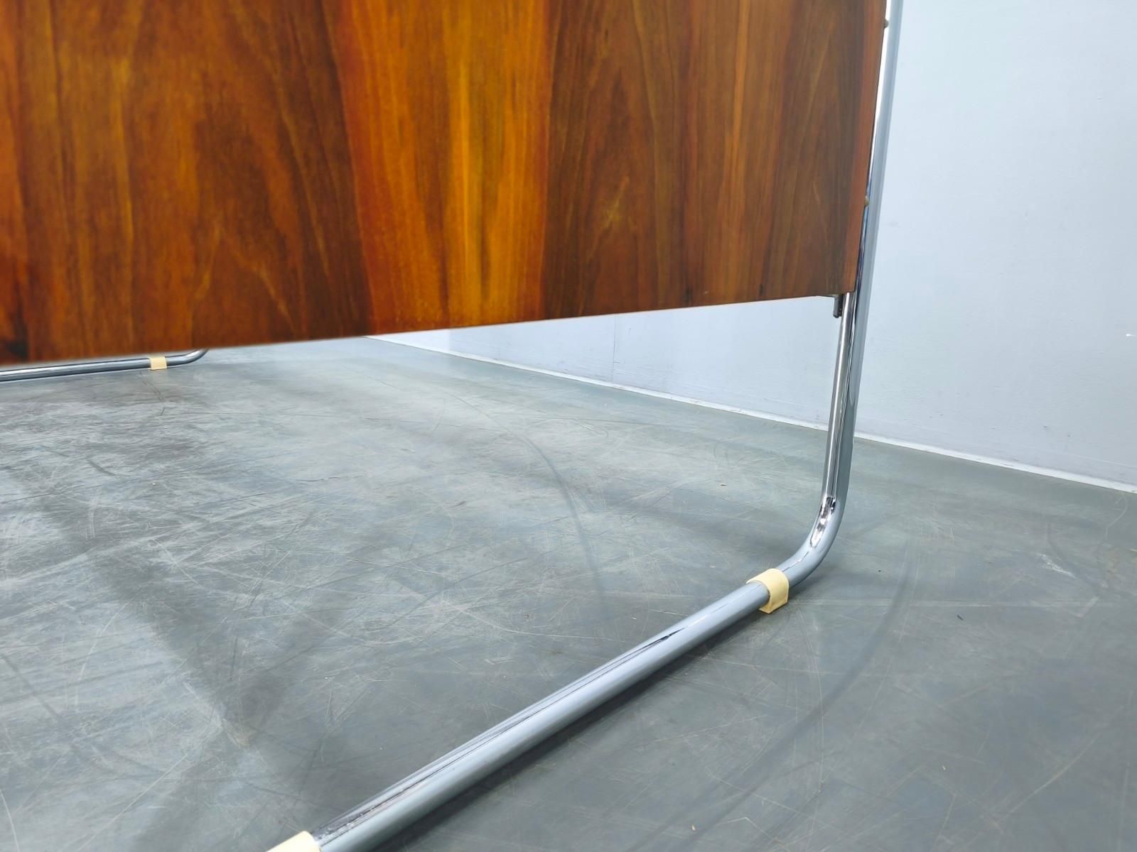 photo vintage Bauhaus Tubular Steel Bed With Walnut Veneer Panels, 1930s