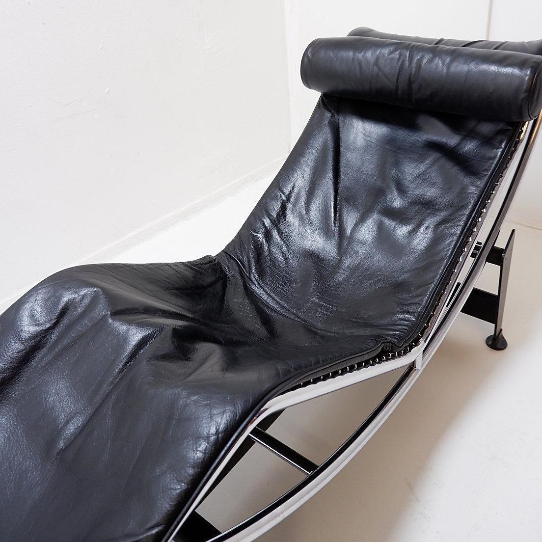 Lc4 Chaise Longue By Le Corbusier, Perriand, Steel & Leather, Vintage photo Furniture
