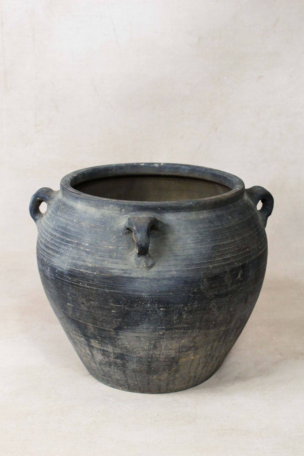 Vintage Dark Pot With Ears   E4.29 photo furniture