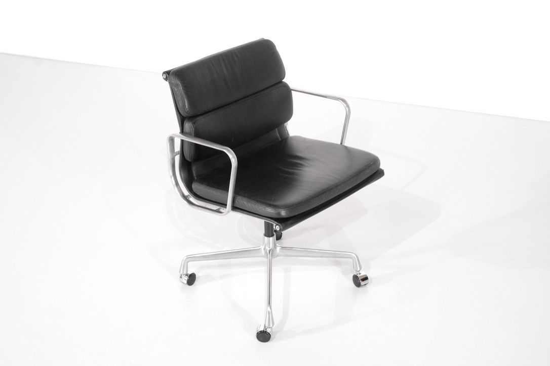 Armchair Soft Pad Chair " Ea 207 " Charles Ray Eames, USA 1969. photo 2250.0