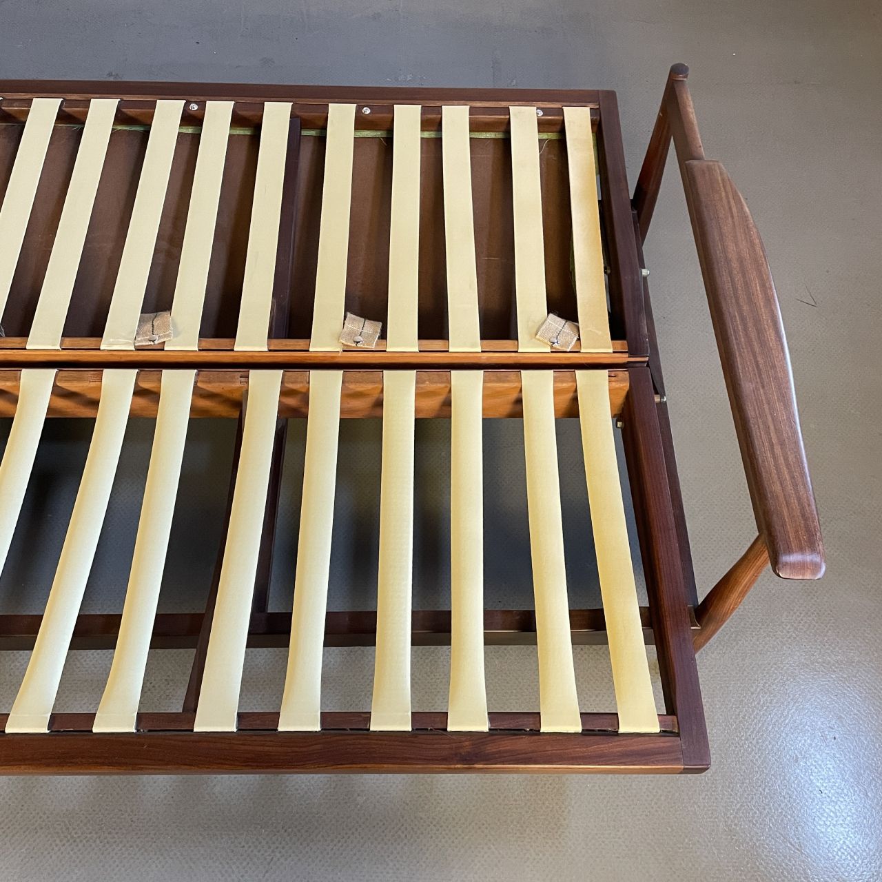 photo vinterior 1960's Teak Manhattan Sofa Bed By Guy Rogers