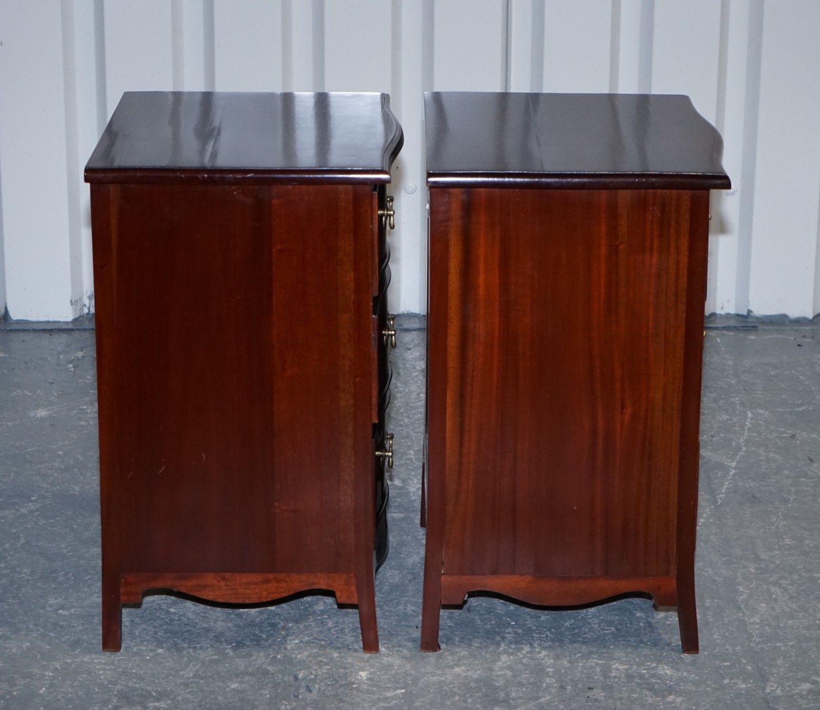 photo vinterior Georgian Revival Style Serpentine Nightstands Bedsides By Brights Of Nettlebed