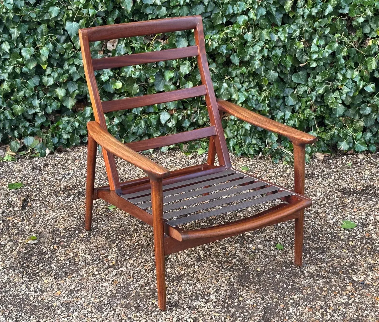 photo furniture Mid Century Guy Rogers ‘New Yorker’ Lounge Suite Three Seater Sofa & Two Armchair