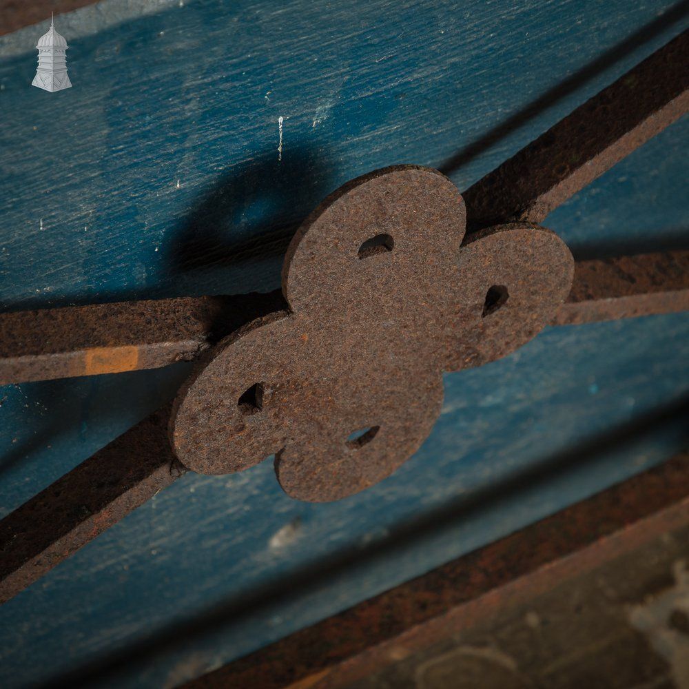Dwarf Wall Railing, Quatrefoil Detail photo vinterior