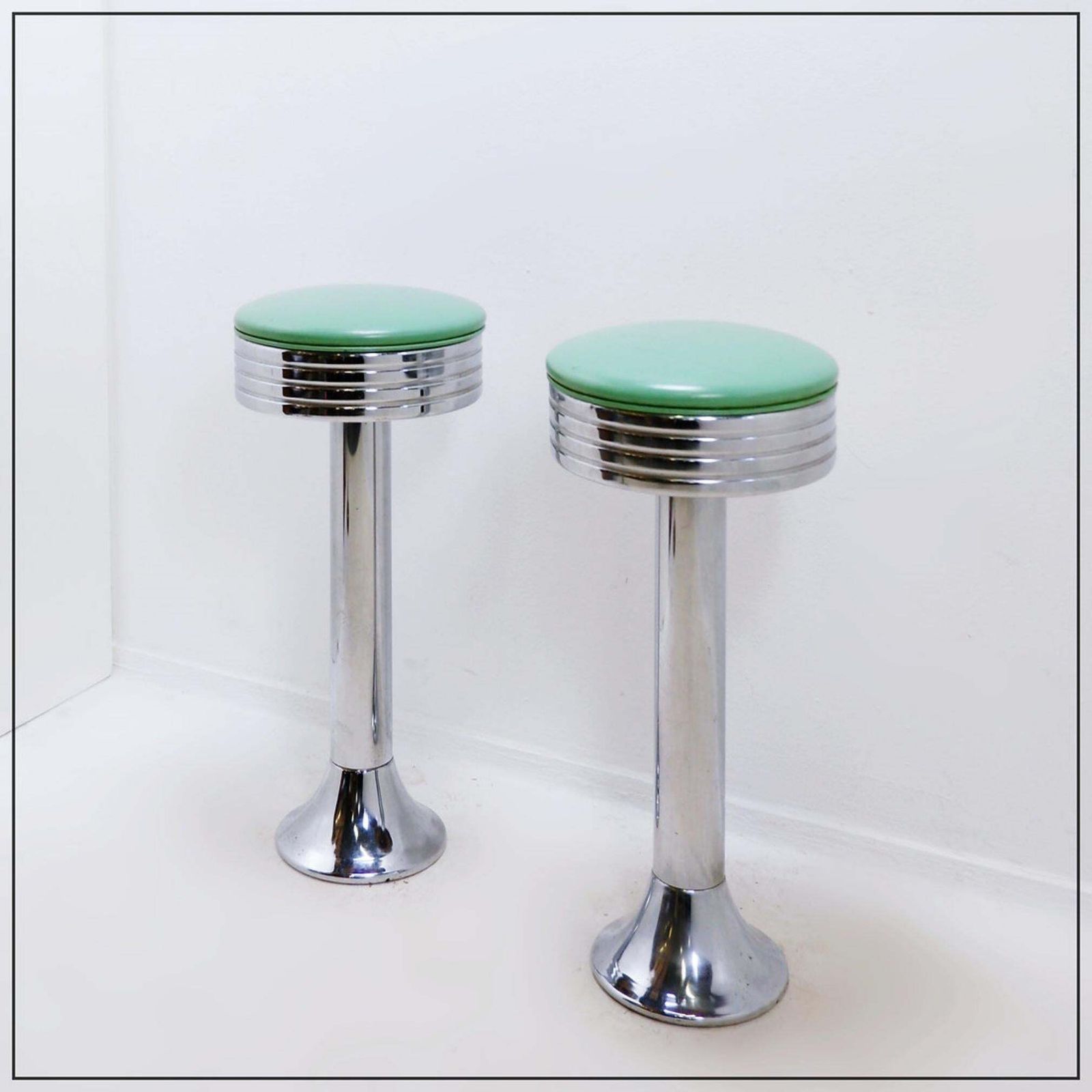 photo vinterior Vintage 1950s Retro Bar Stools, Faux Leather & Metal, USA Made