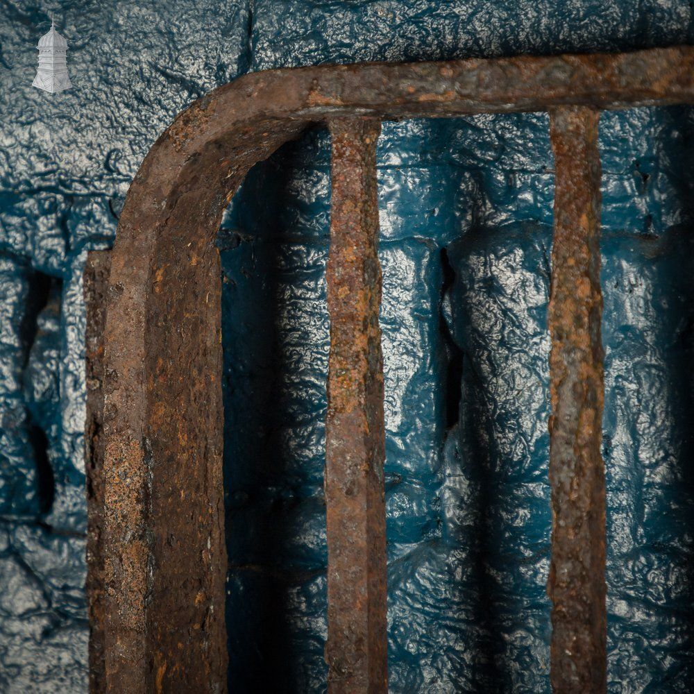photo vintage Metal Pedestrian Gate