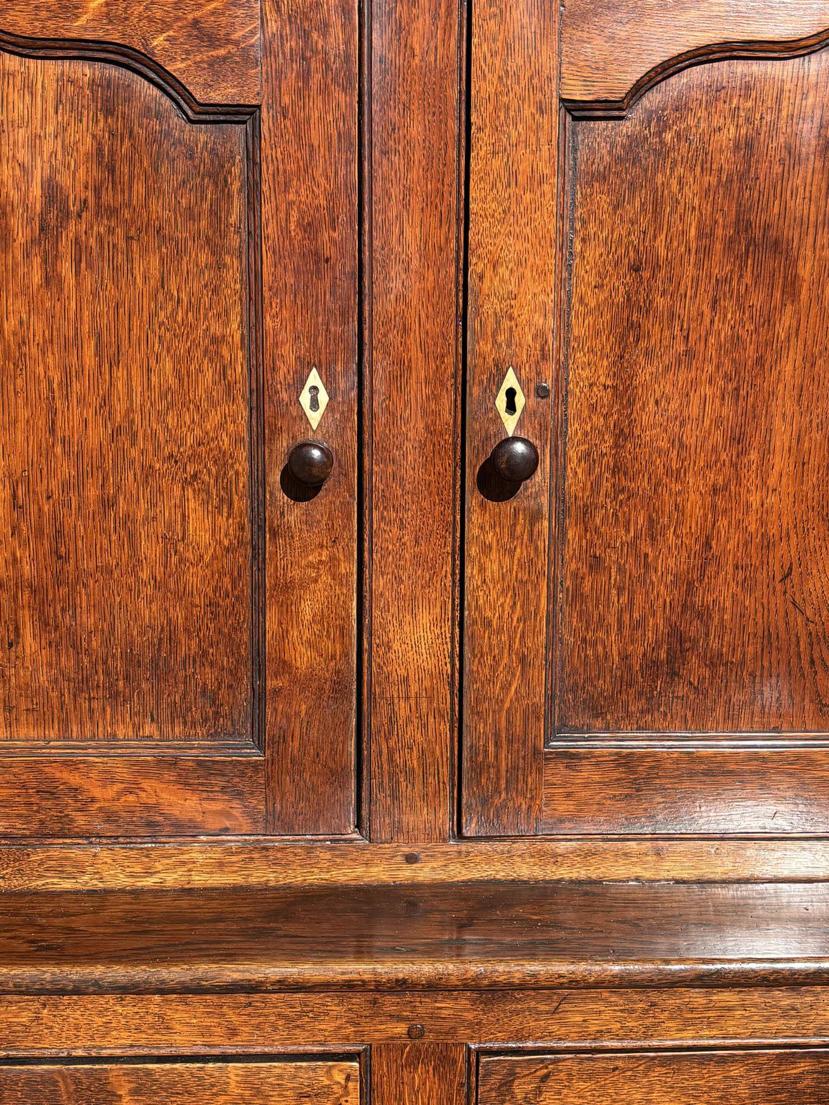 photo vinterior 18th Century George III Period Oak Court Cupboard