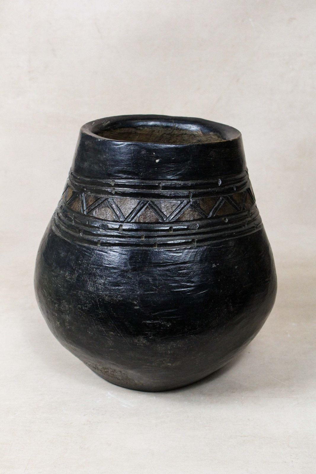Hand Carved Lozi Wood Pot   17.1 photo furniture