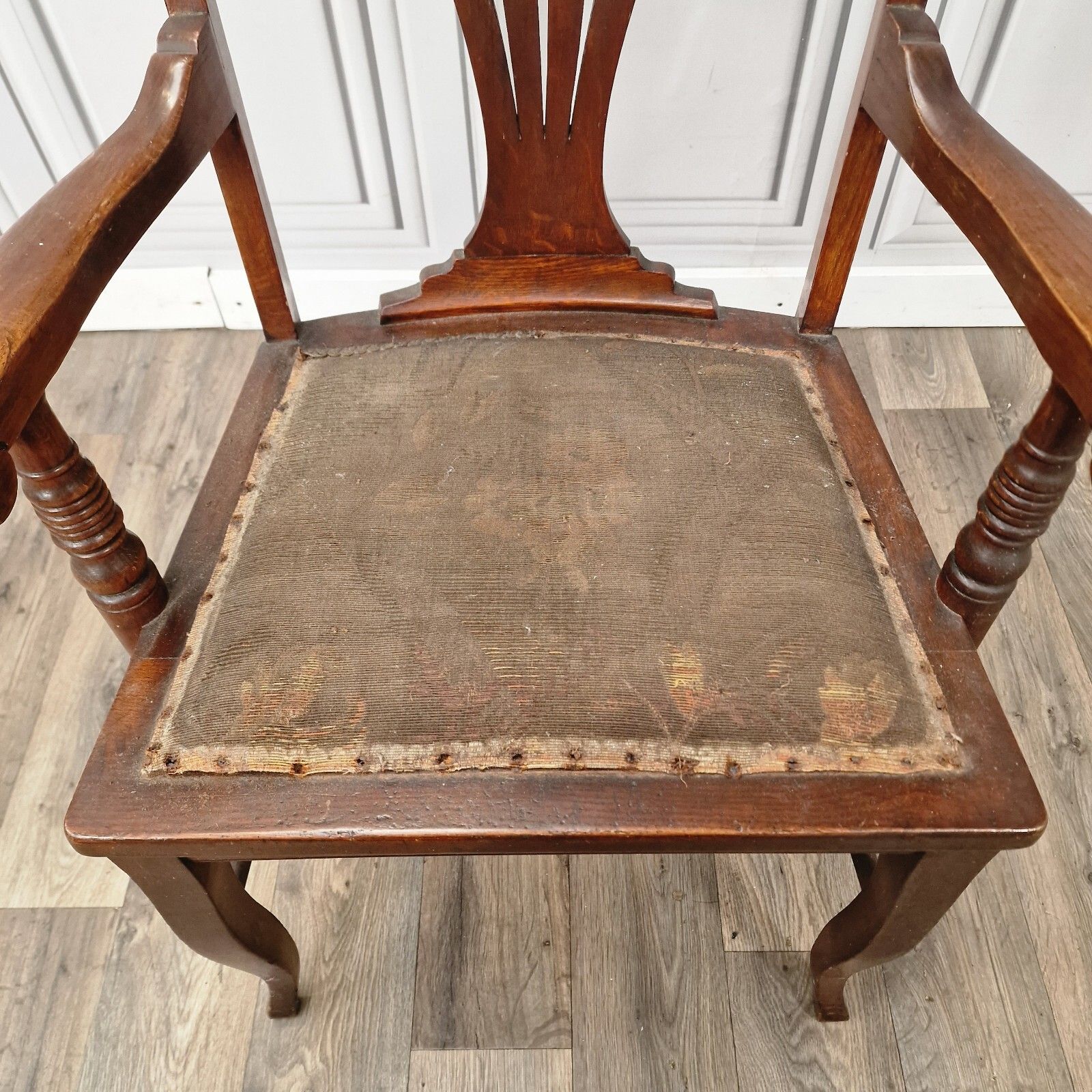 photo furniture Antique High Back Armchair Turned Chair Arts & Crafts Carver Art Nouveau