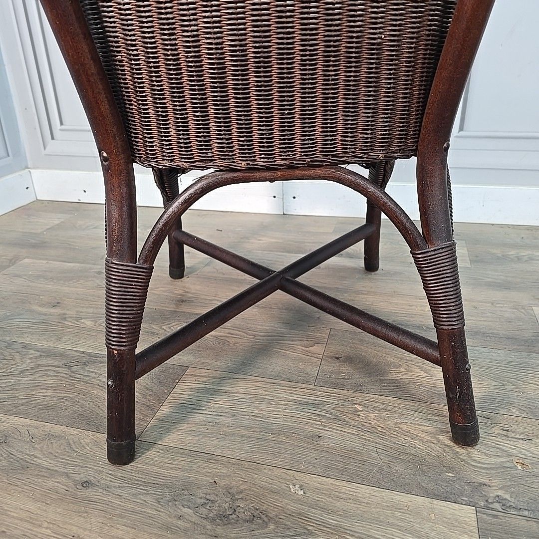 photo vintage Vintage Lloyd Loom Tub Chair – Rattan Frame – Floral Upholstered Sprung Cushion