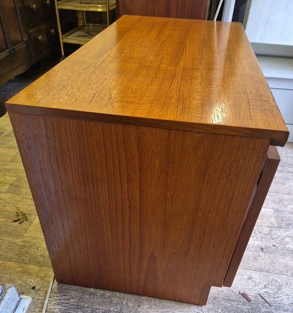 photo for sale Retro/Mi Century Teak Tv Hi Fi Cabinet By Parker Knoll Nathan (Squares)furniture