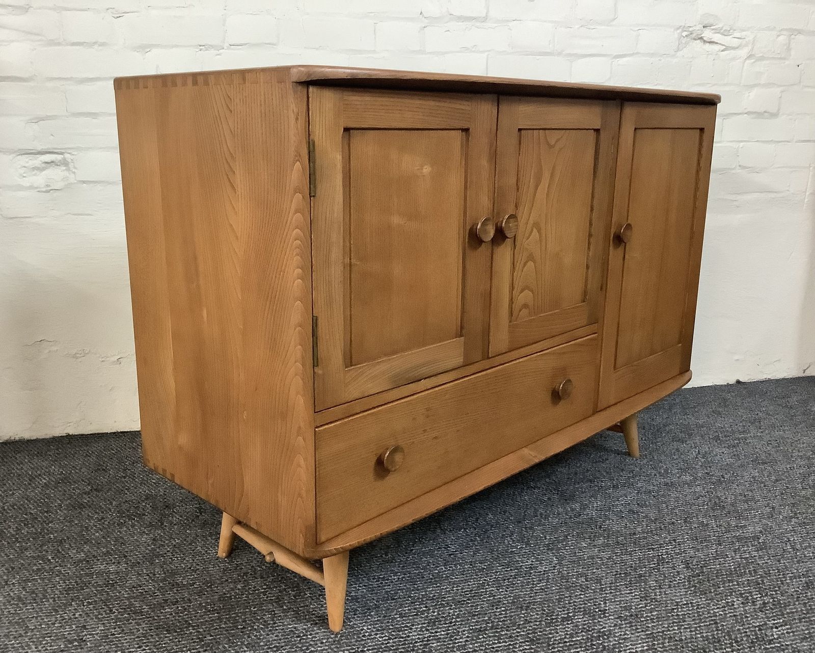 photo vinterior Ercol Windsor 366 Sideboard In Original Natural Elm Finish.
