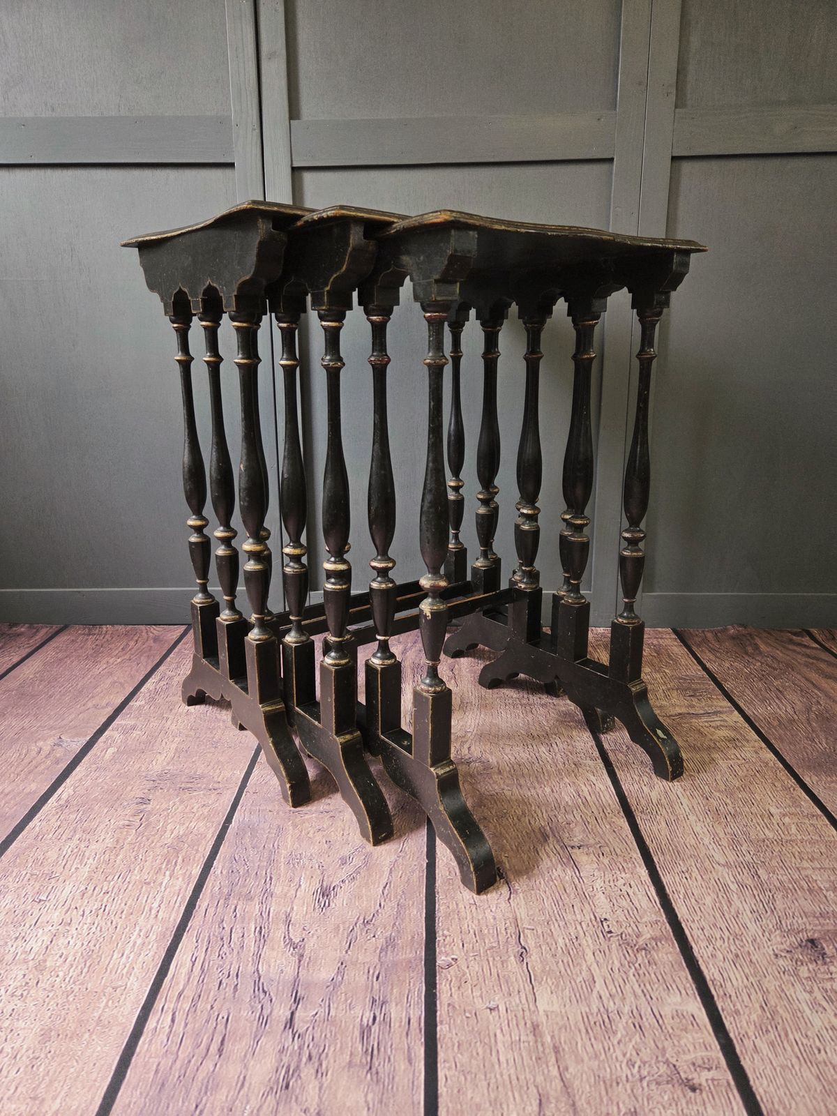Antique Chinoiserie Nest Of Three Tables – Lacquered – W. Charles Tozer London photo Furniture