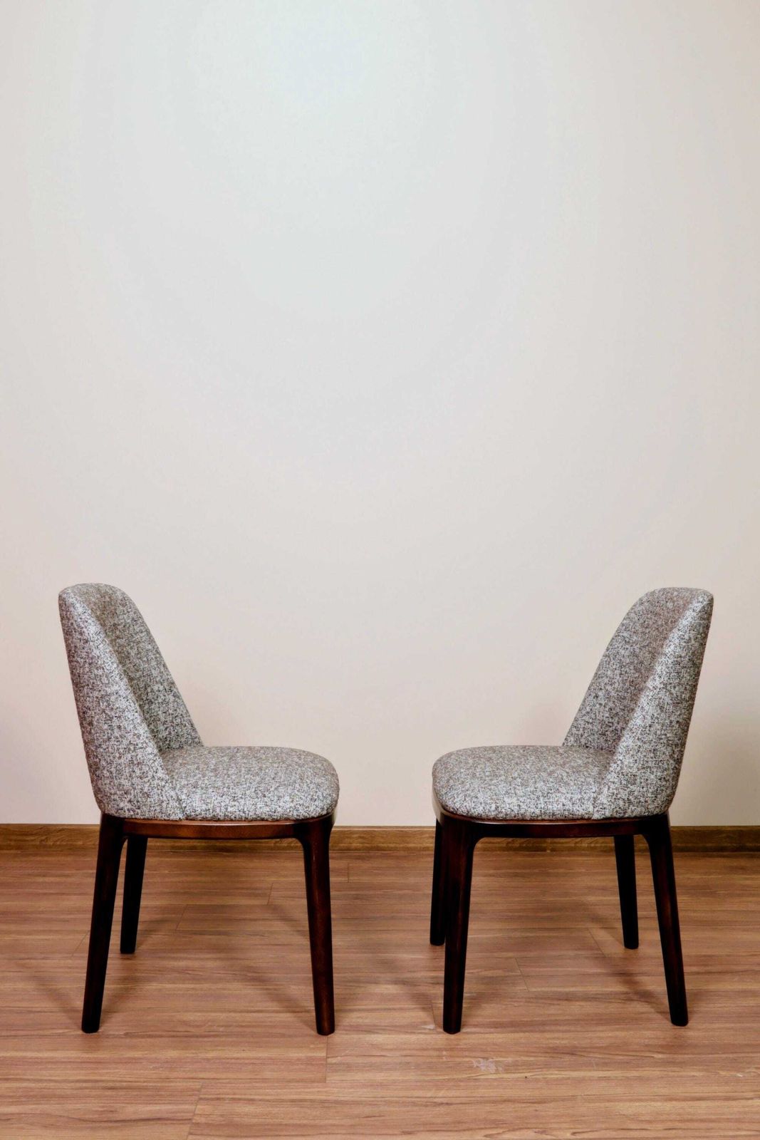 Set Van 6 Moderne Beklede Eetkamerstoelen photo for sale