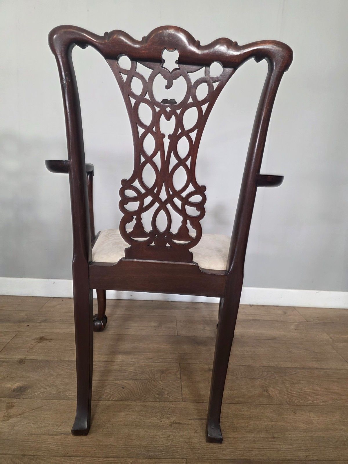 photo furniture Antique Chippendale Style Mahogany Dining Chairs With Ball & Claw Feet 1910