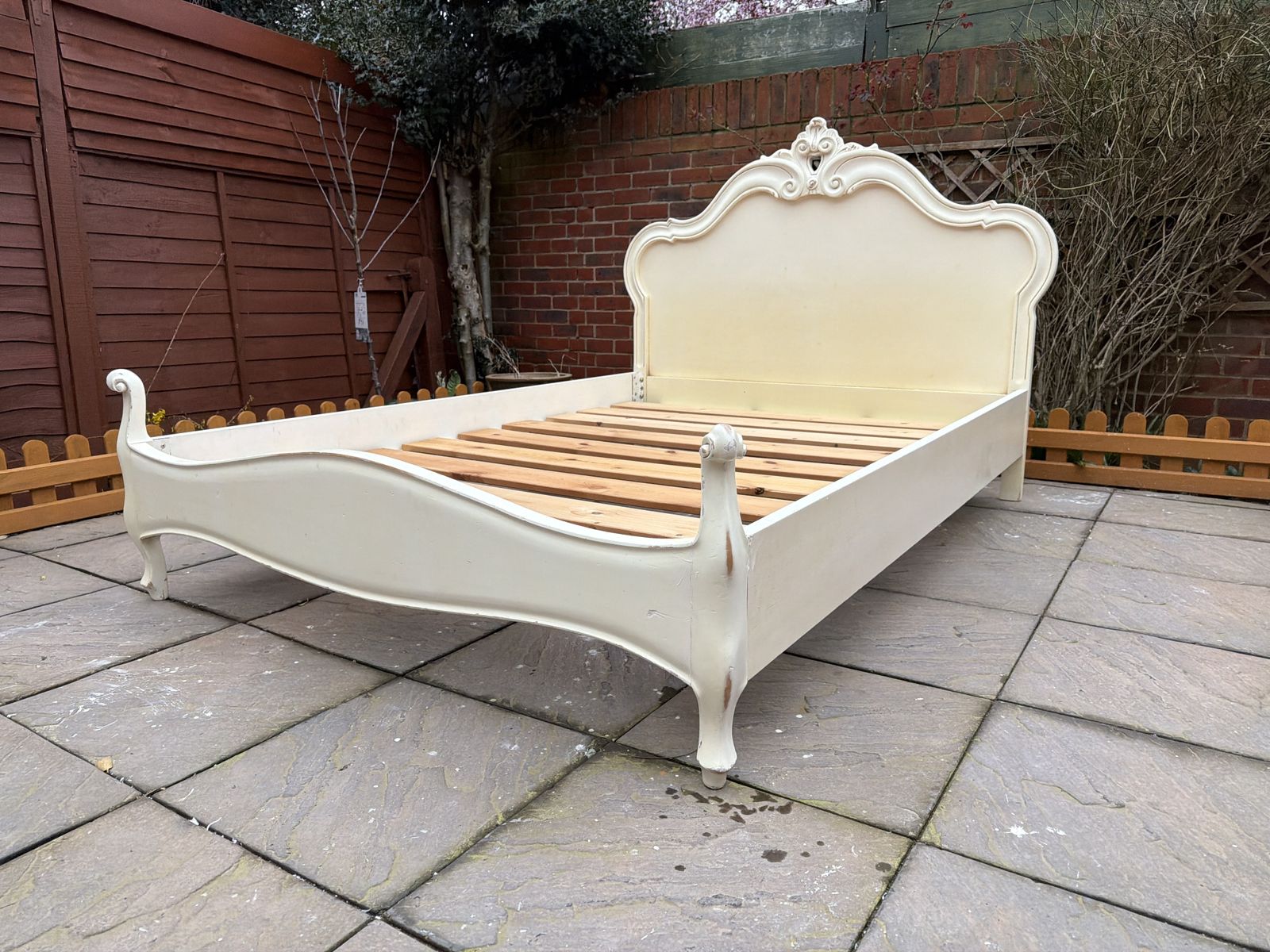600.0 Gorgeous French Antique Leaf Style Double Bed Frame – Great Condition photo