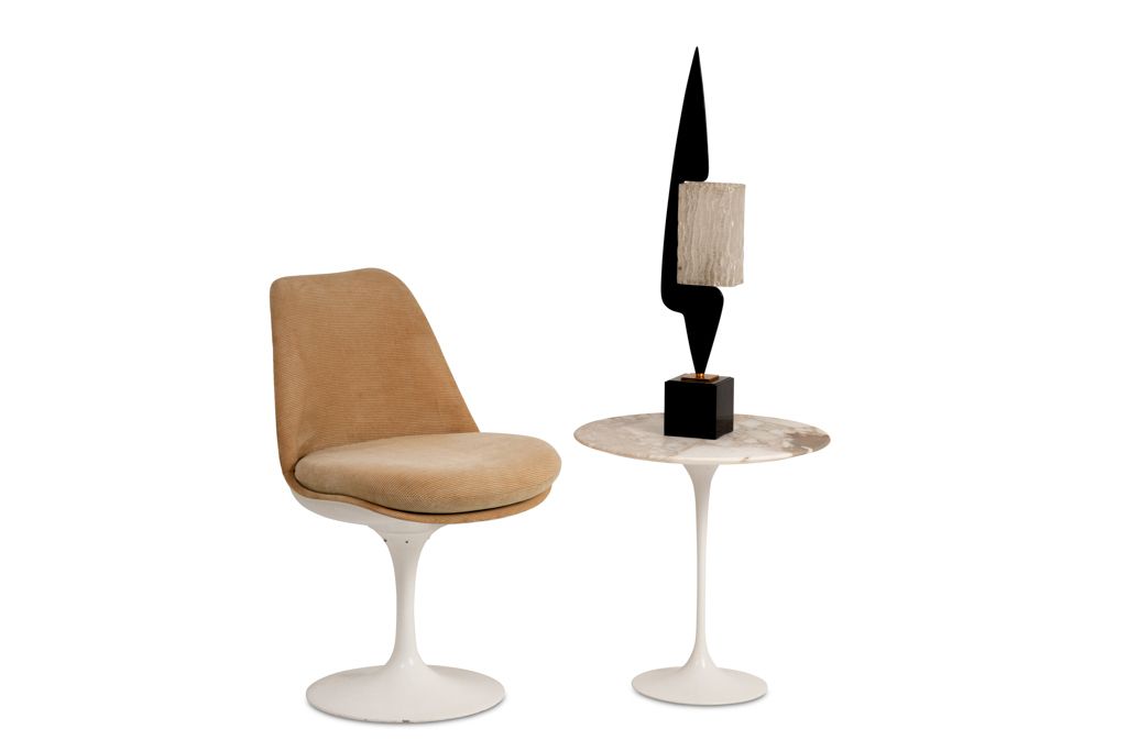 photo furniture Eero Saarinen, For Knoll International. Oval “Tulip” Side Table. Circa 1950