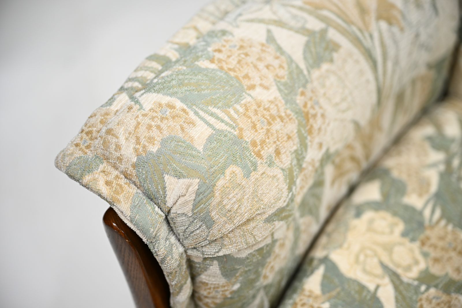 647.0 Ercol Saville 3str Sofa Ercol's Washable Upholstery Golden Dawn Free Uk Delivery photo