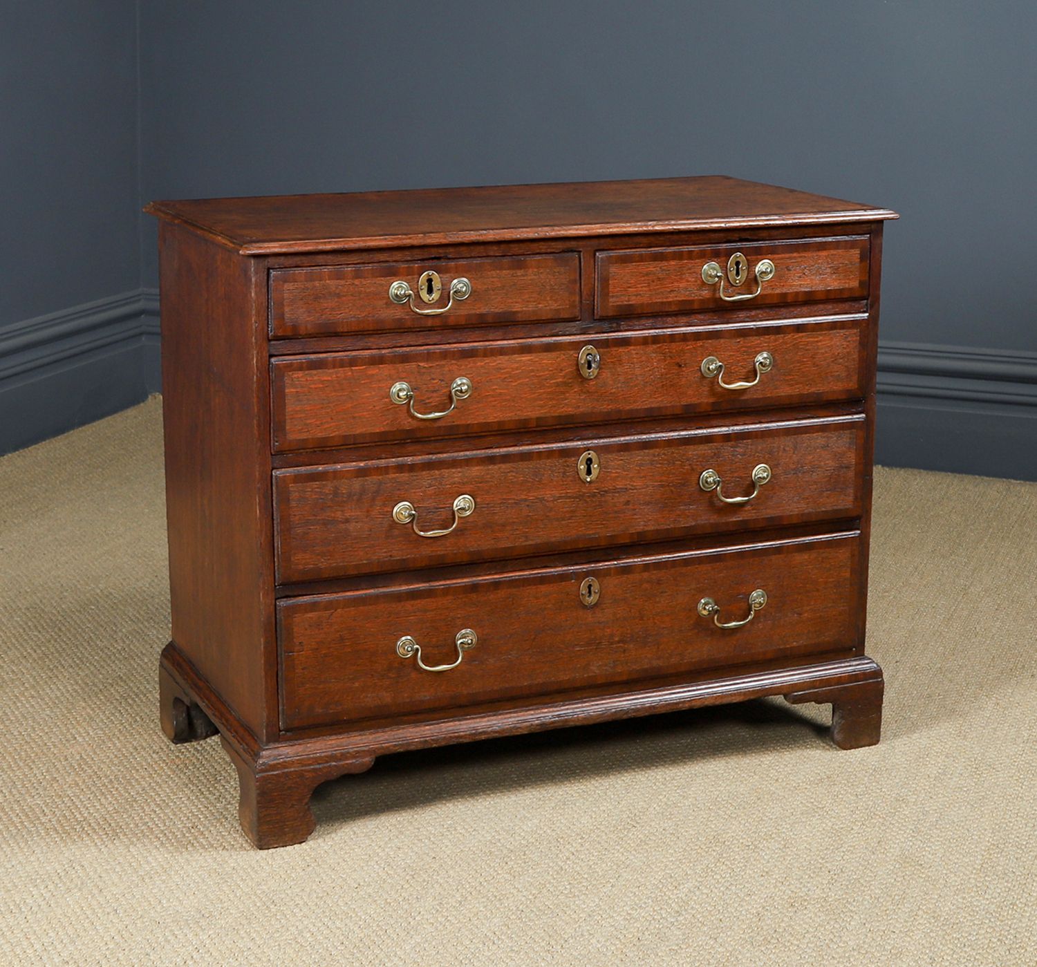 Small Antique English Oak & Mahogany Cross Banded Bachelor’s Chest Of Drawers (Circa 1780)