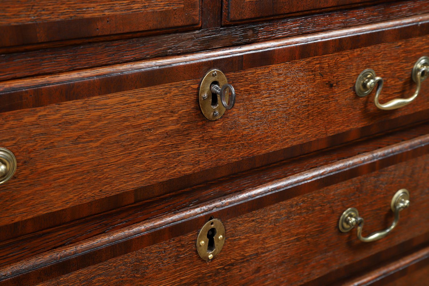 Small Antique English Oak & Mahogany Cross Banded Bachelor’s Chest Of Drawers (Circa 1780) photo vinterior