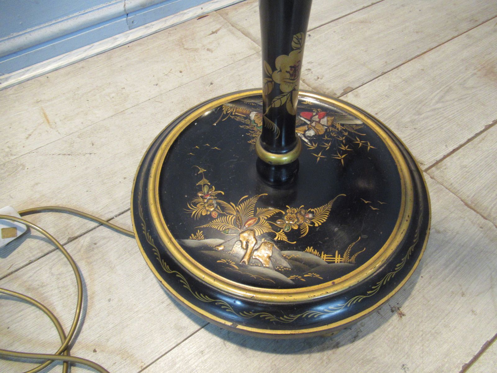 Chinese    Design  Black Lacquer  Standard Lamp photo 225.0