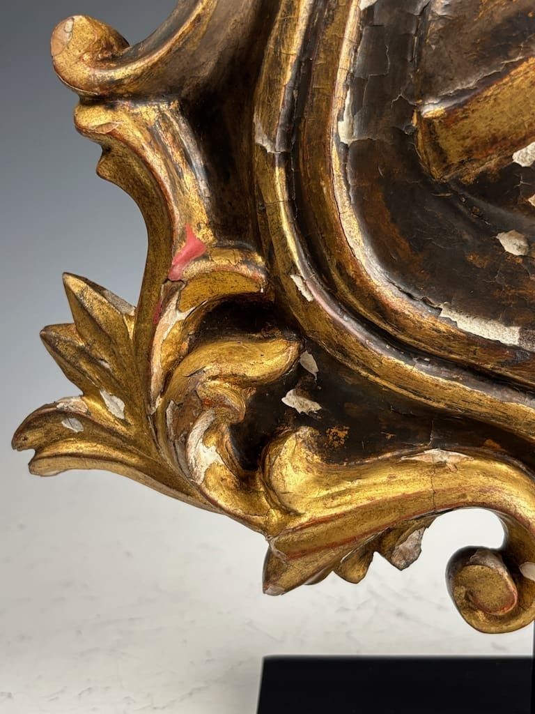 photo furniture Antique Giltwood & Gesso Coat Of Arms With Eagle – Hand Carved Decorative Crest