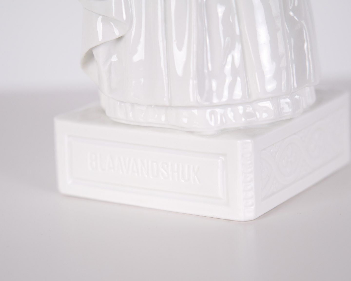 Porcelain Figurine – Chef's Uniform, Amager – Carl Martin Hansen – Royal Copenhagen photo vinterior