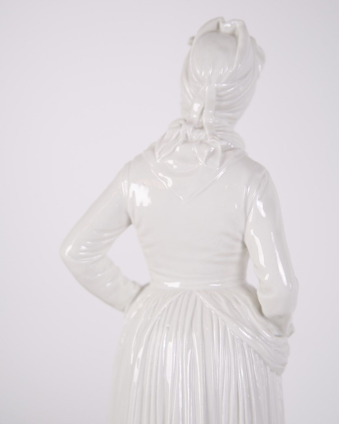 photo furniture Porcelain Figurine – Chef's Uniform, Amager – Carl Martin Hansen – Royal Copenhagen