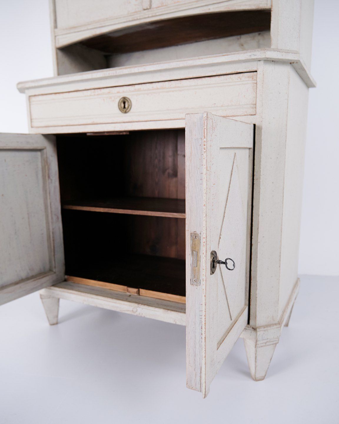 Gustavian Display Cabinet In Light Gray With Patina From The Year 1790 photo vintage