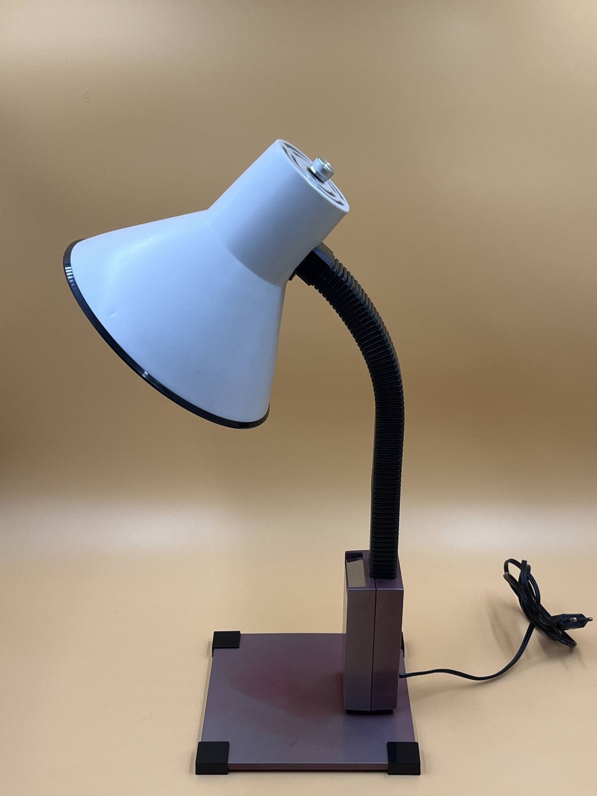 photo furniture Paar Post Modern Bureaulampen "One Stand" – Jaren 1980