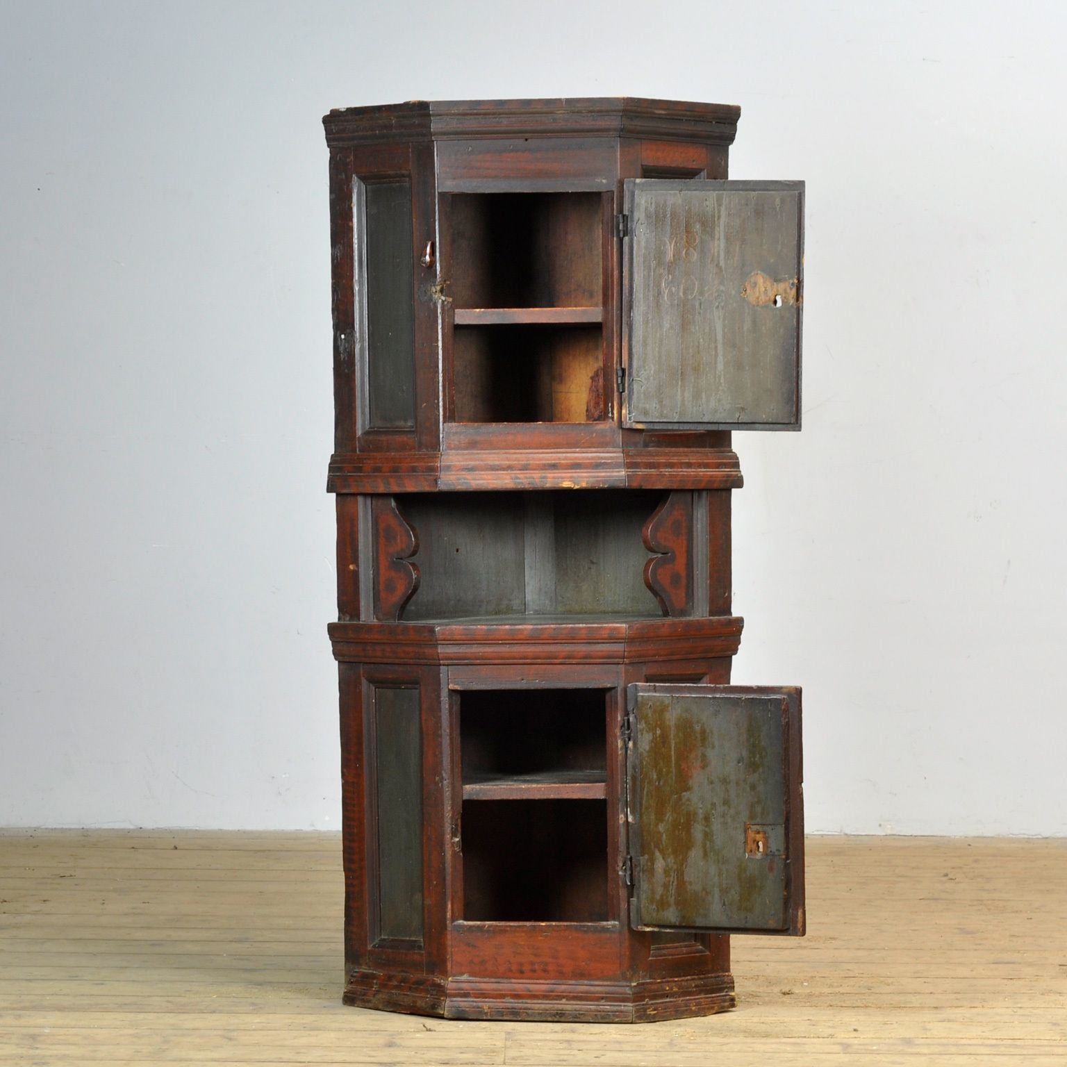 Swedish Farmhouse Corner Cabinet, 1817 photo Furniture