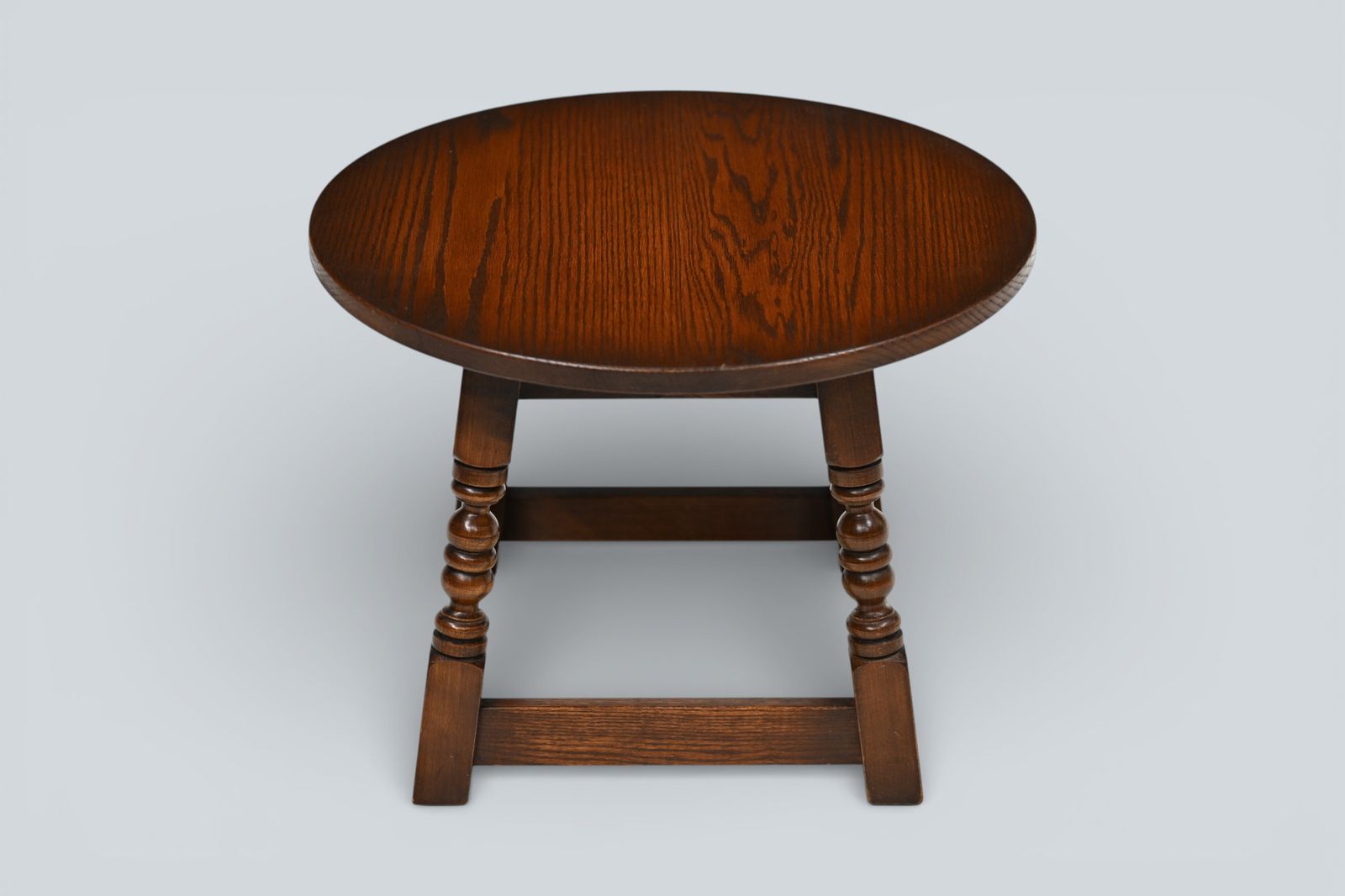 Old Charm Oak Round Side Coffee Table Tudor Brown Model 1976 Free Uk Delivery* photo Furniture