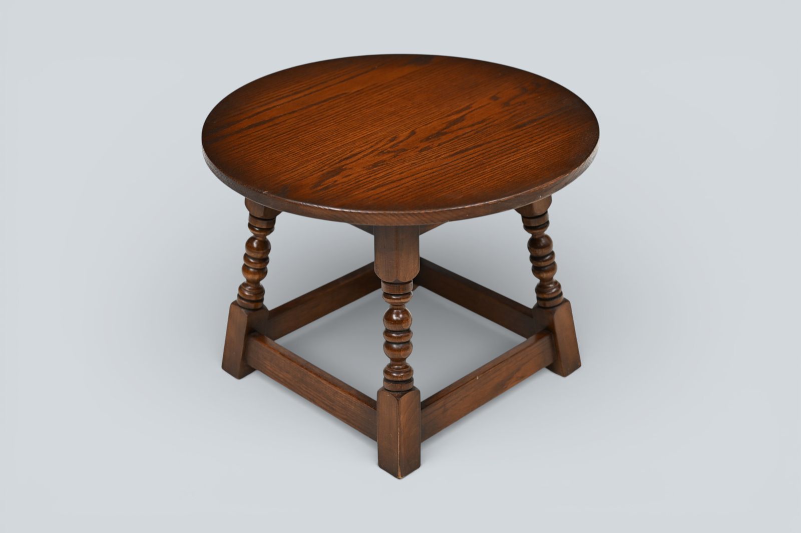 Old Charm Oak Round Side Coffee Table Tudor Brown Model 1976 Free Uk Delivery* photo 227.0