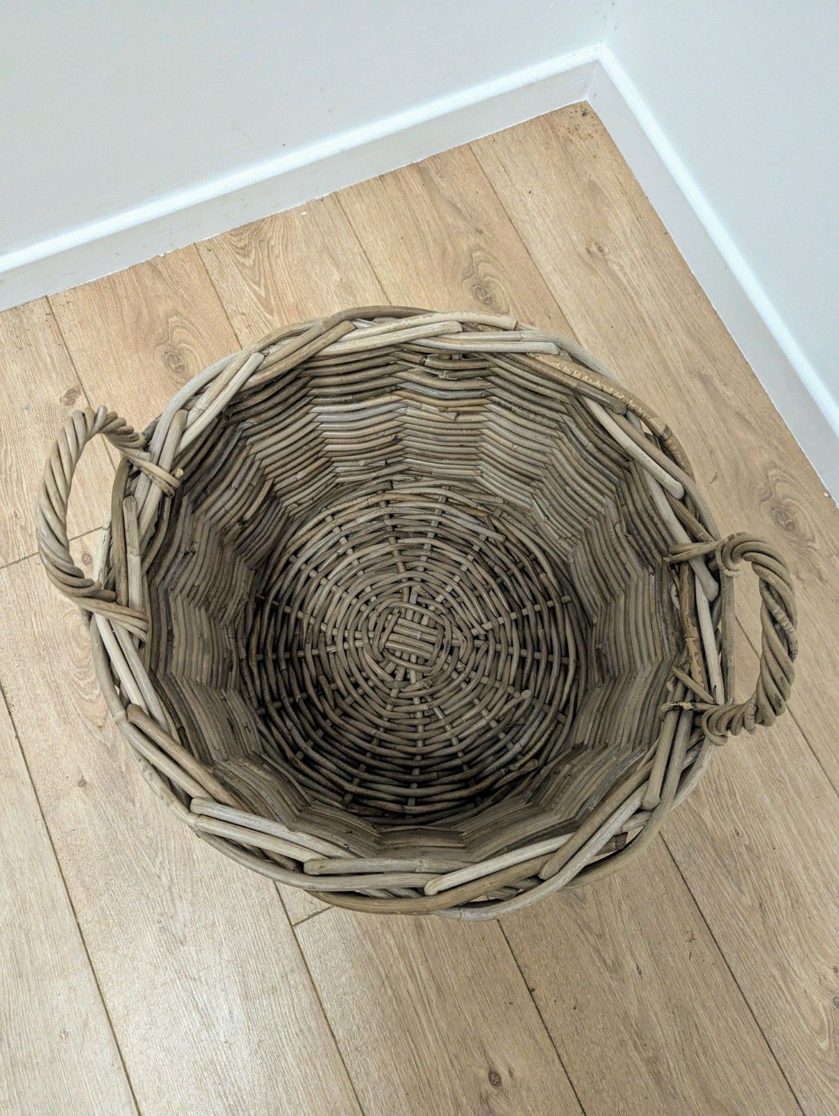 Vintage Style Medium Wicker Storage Basket Delivery Available 0284. photo for sale
