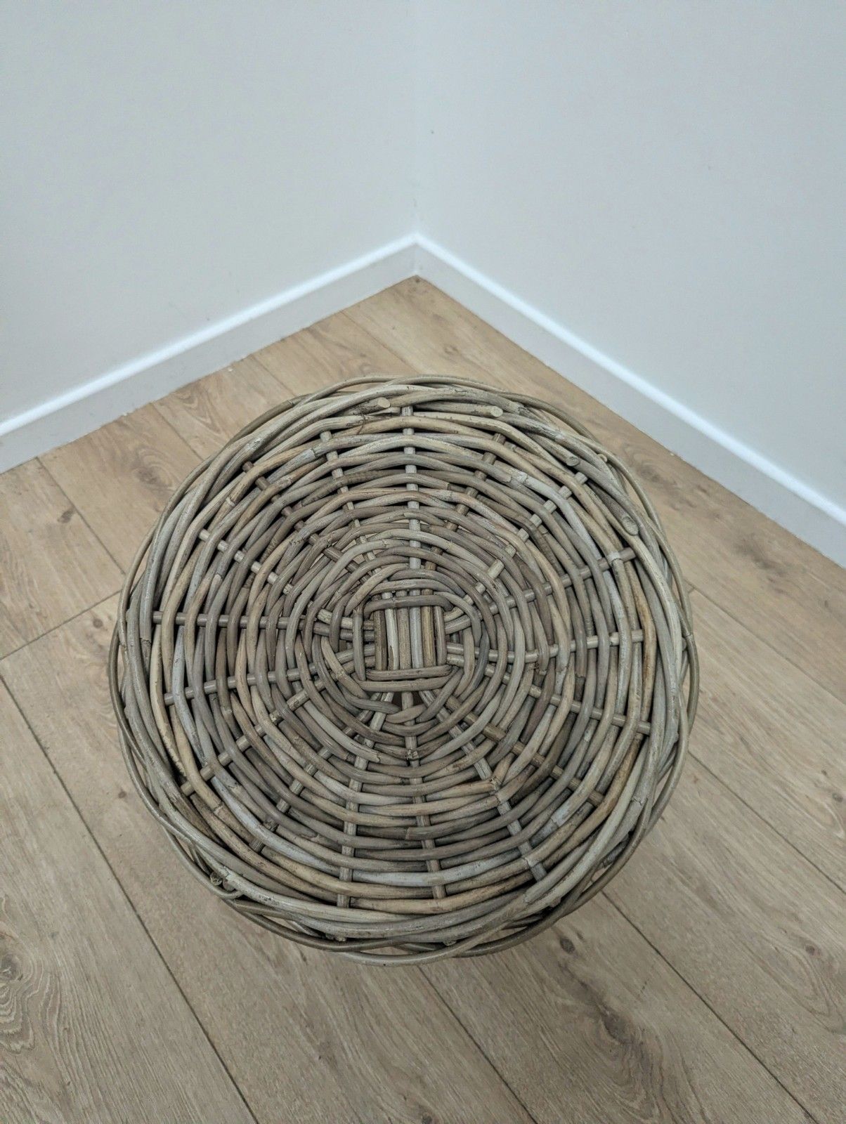 Vintage Style Medium Wicker Storage Basket Delivery Available 0284. photo buy