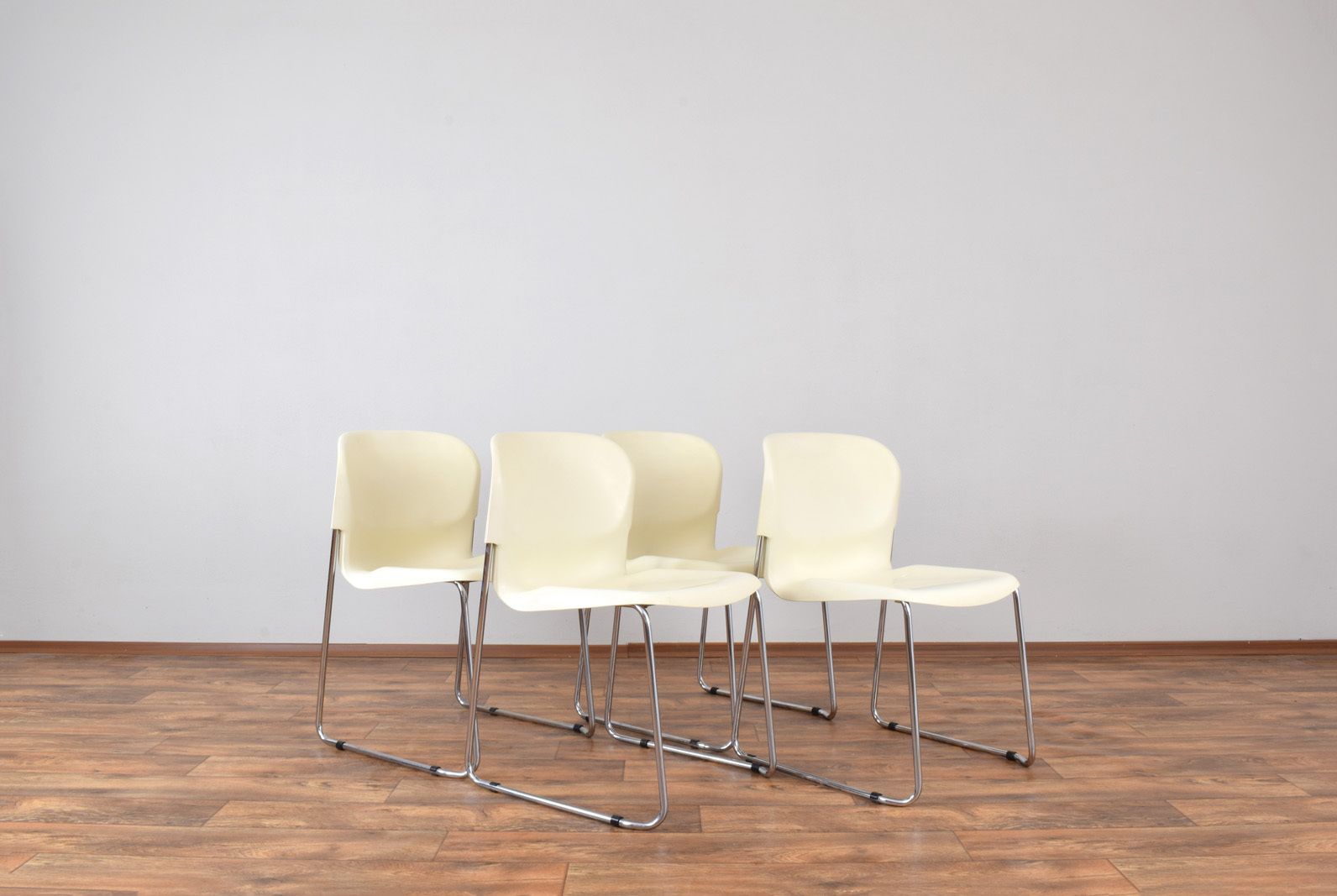Sm400k White Swing Chair By Gerd Lange For Drabert, Set Of 4, 1980s