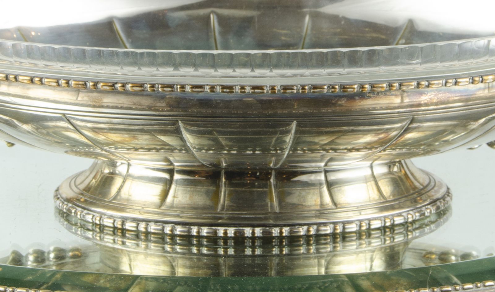 1930s Art Déco Silver Plated Metal And Glass Oval Centerpiece Bowl By Bafico, France photo vinterior
