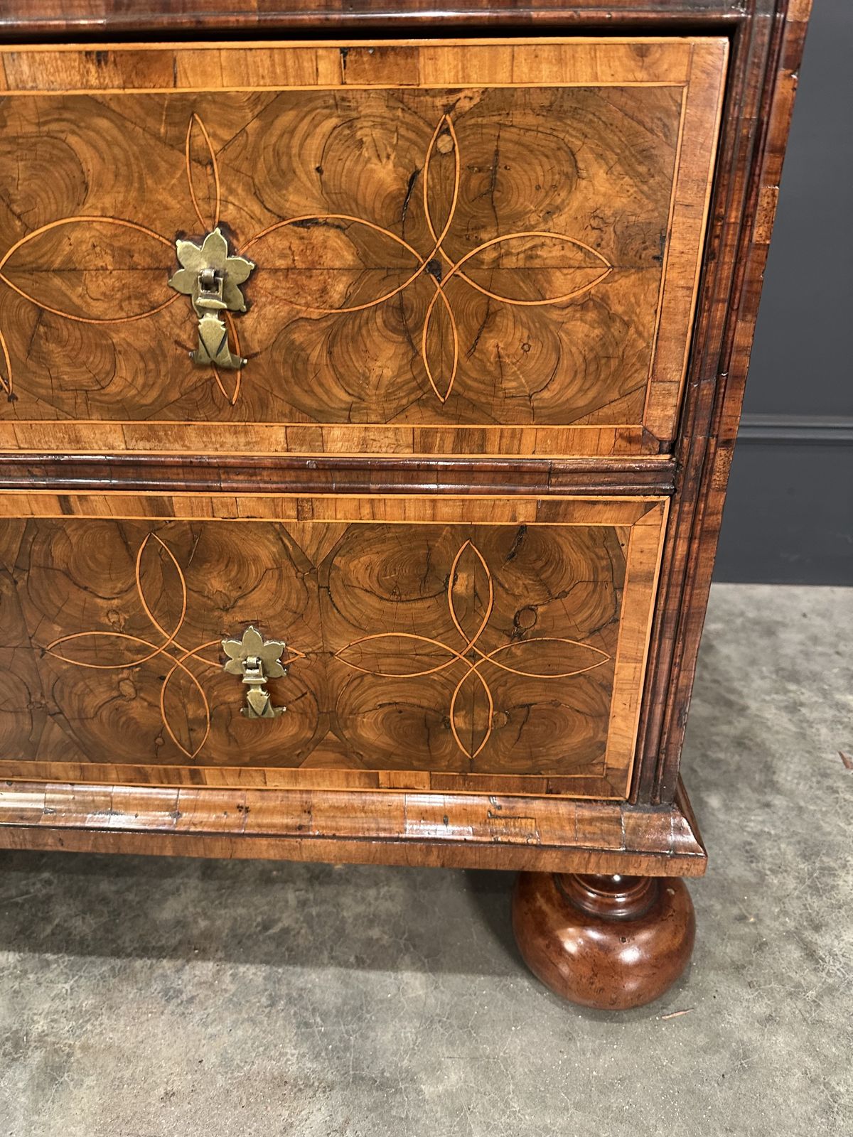 Exceptional William & Mary Oyster Veneered Chest Of Drawers photo buy