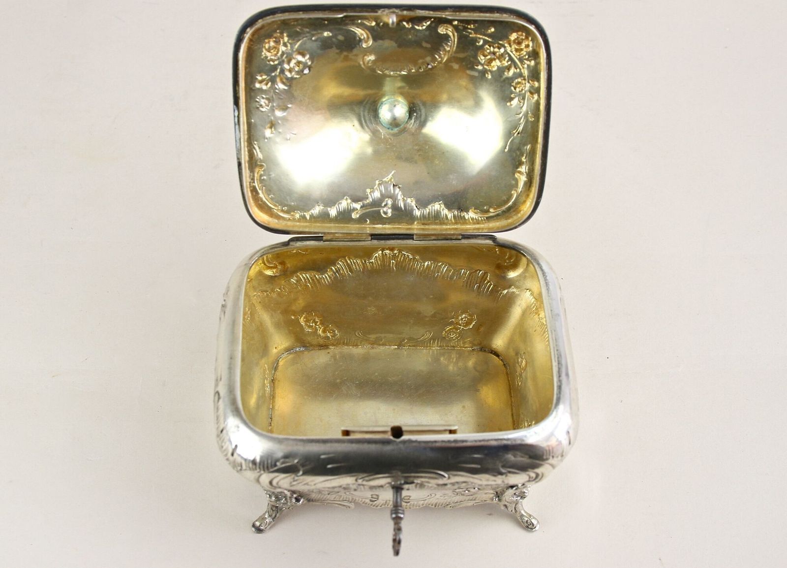photo vintage 19th Century Embossed Silver Jewelry Box, Diana Head Hallmark, Austria Ca. 1870
