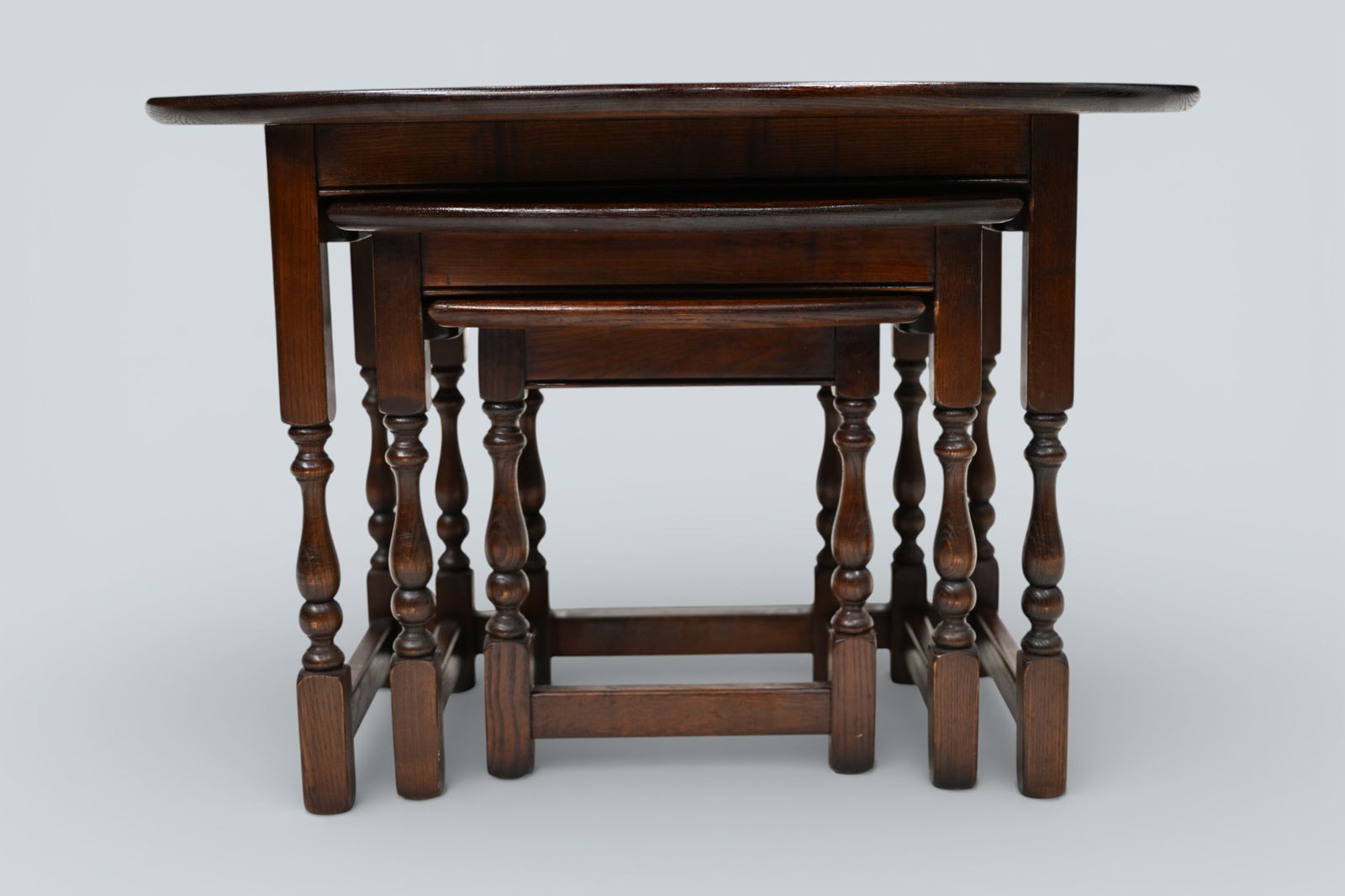 photo furniture Old Charm Oval Nest Of Tables In Tudor Brown Model 1990 Good Free Uk Delivery