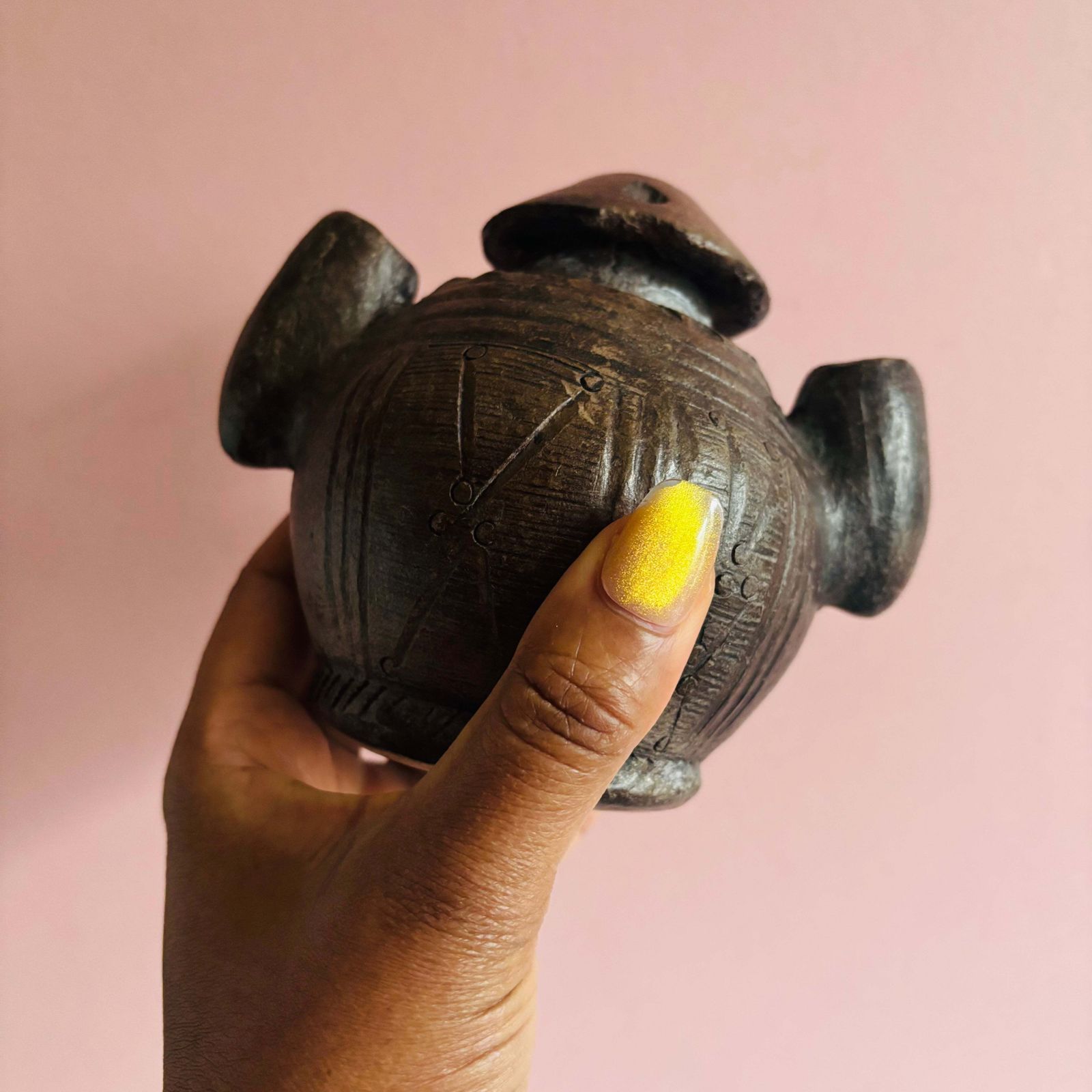 photo vinterior Rare African Carved Clay Inkwell Pot