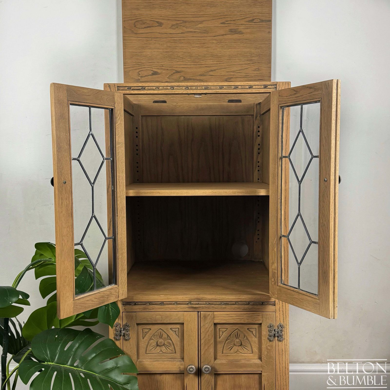 Old Charm Wood Brothers Lift Lid Cabinet In Washed Oak photo for sale