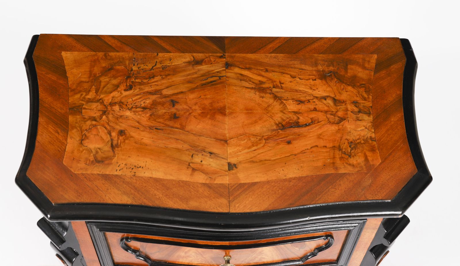 Antique Pair Italian Burr  Walnut Serpentine Bedside Chests 18th C photo 3650.0