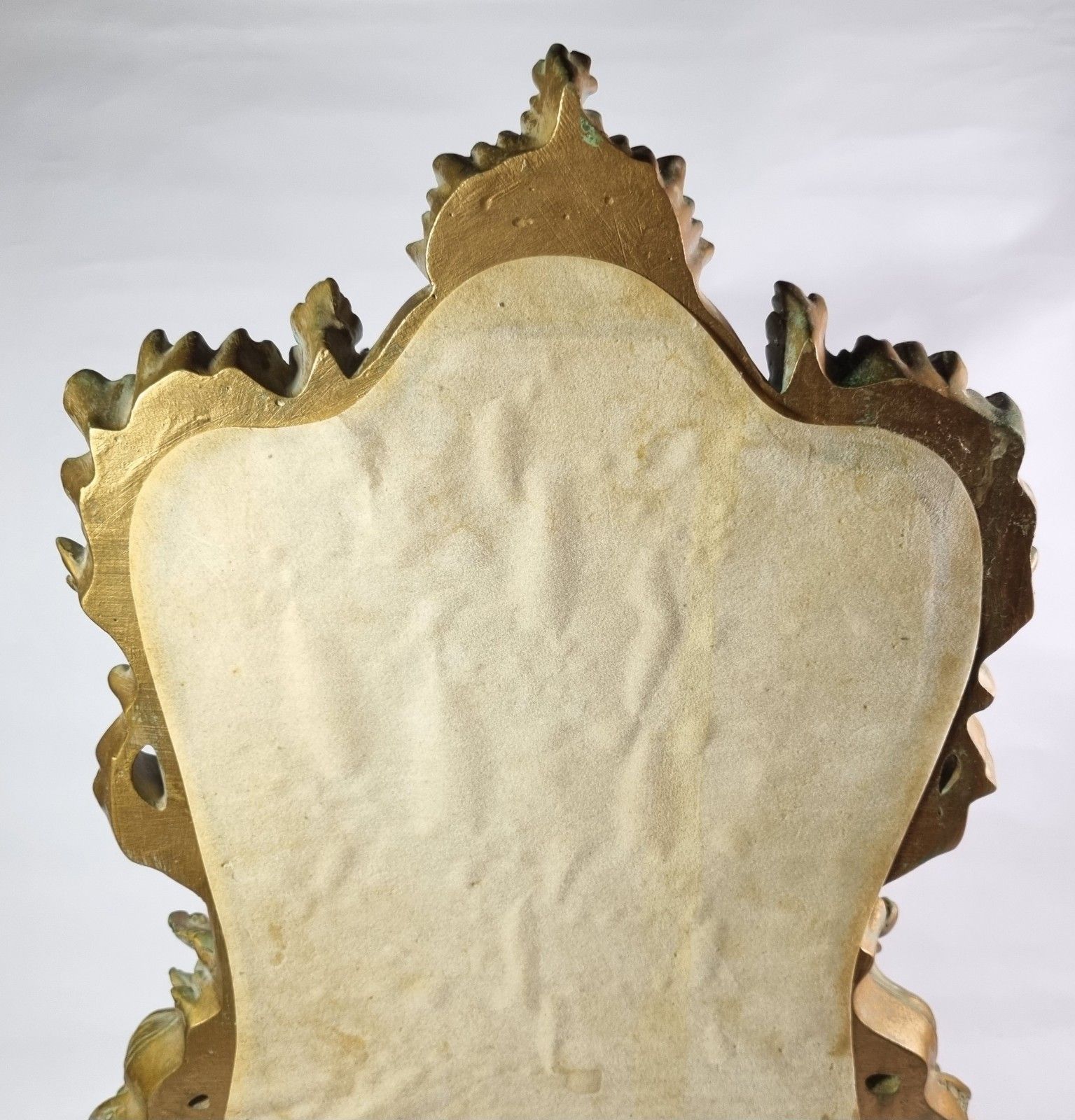 photo vinterior Small Ornate Gold Resin Dressing Table Mirror Freestanding Paw Feet Rococo Style