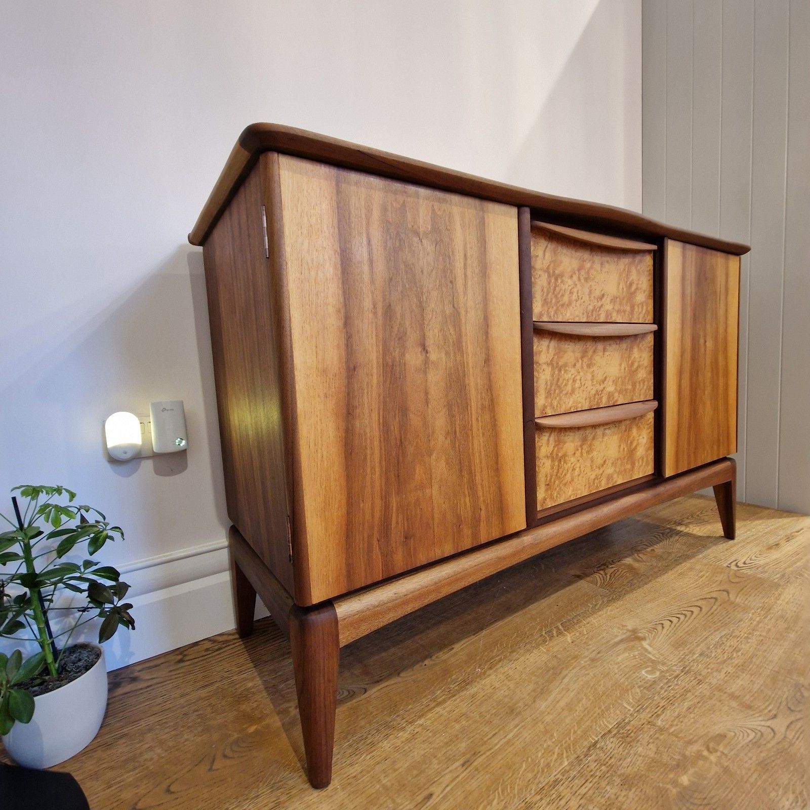 McIntosh Teak Sideboard – Mid Century 1960s – Fully Restored – Burr Drawers photo vinterior
