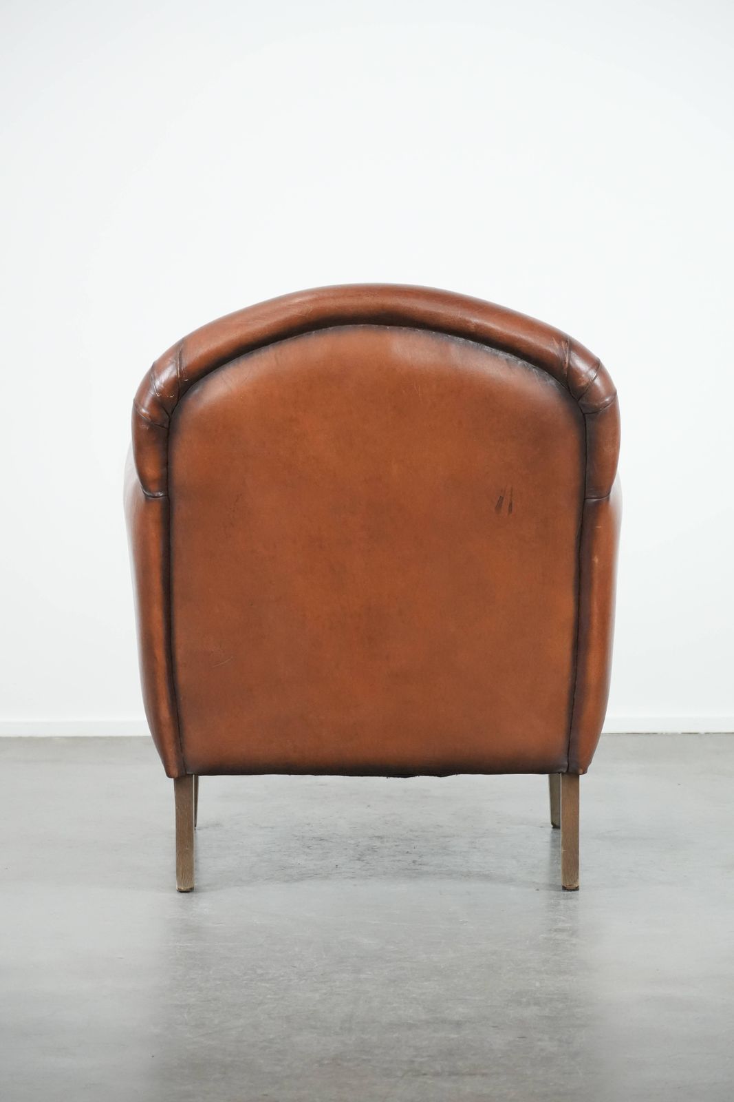Beautifully Shaped Sheep Leather Art Deco Design Armchair With Timeless And Warm Colors photo Furniture