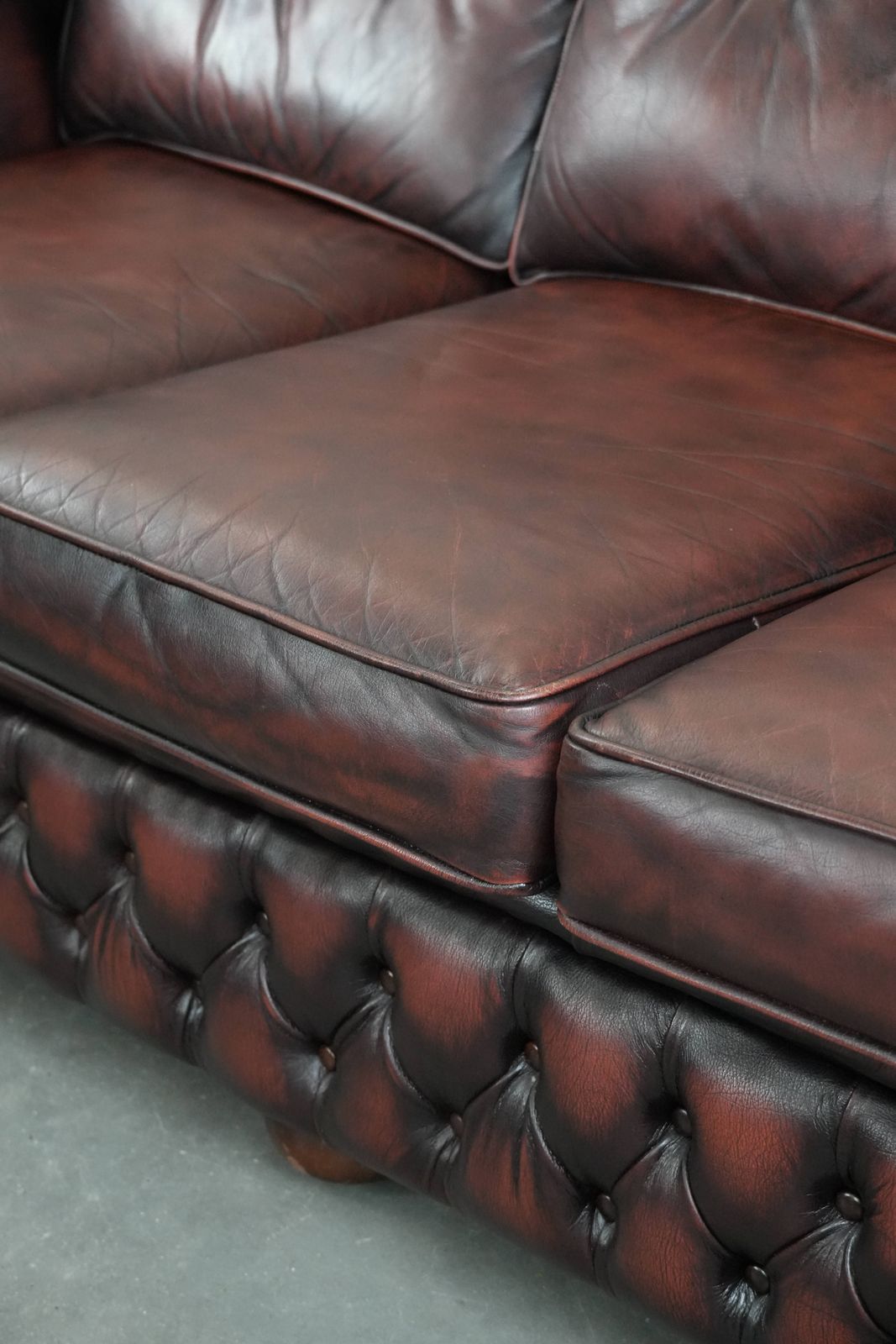 photo for sale Beautiful Red 2.5 Seater Chesterfield Sofa On English Style Wheels Made Of Thick Cow Leather